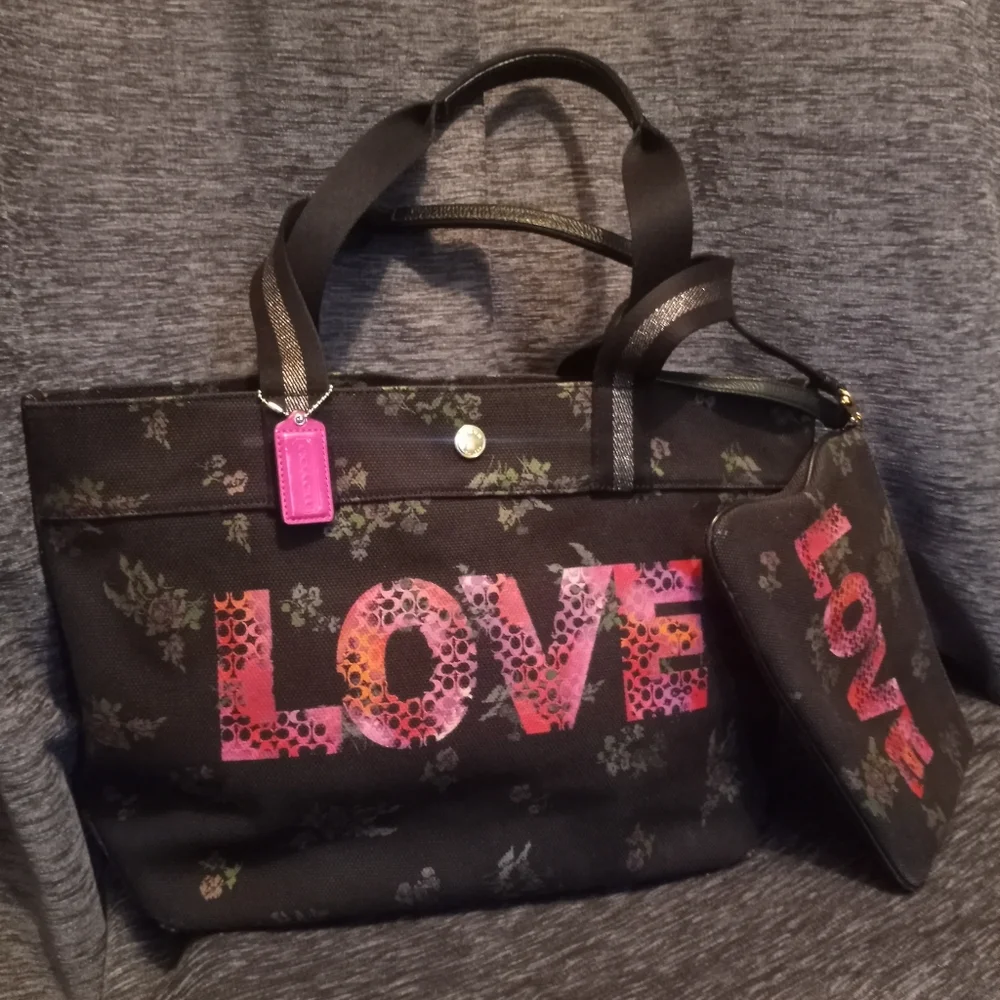 COACH Love Tote and Gallery Pouch by Jason Naylor Set in EUC